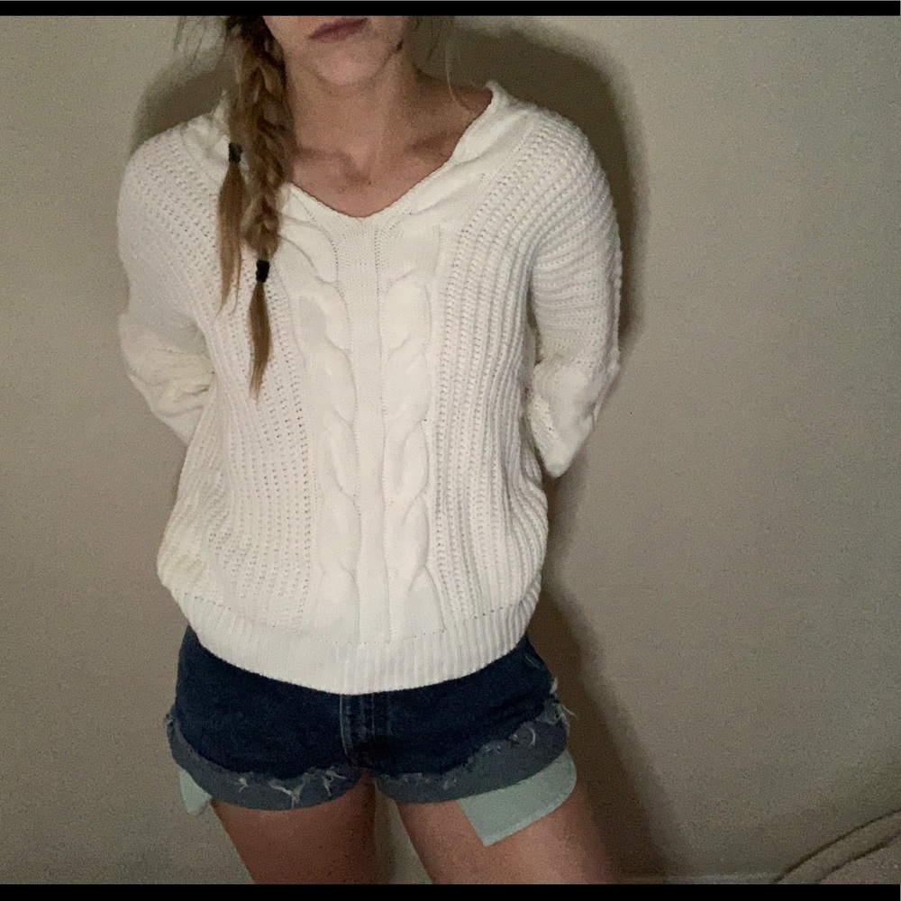 White cable knit vneck sweater